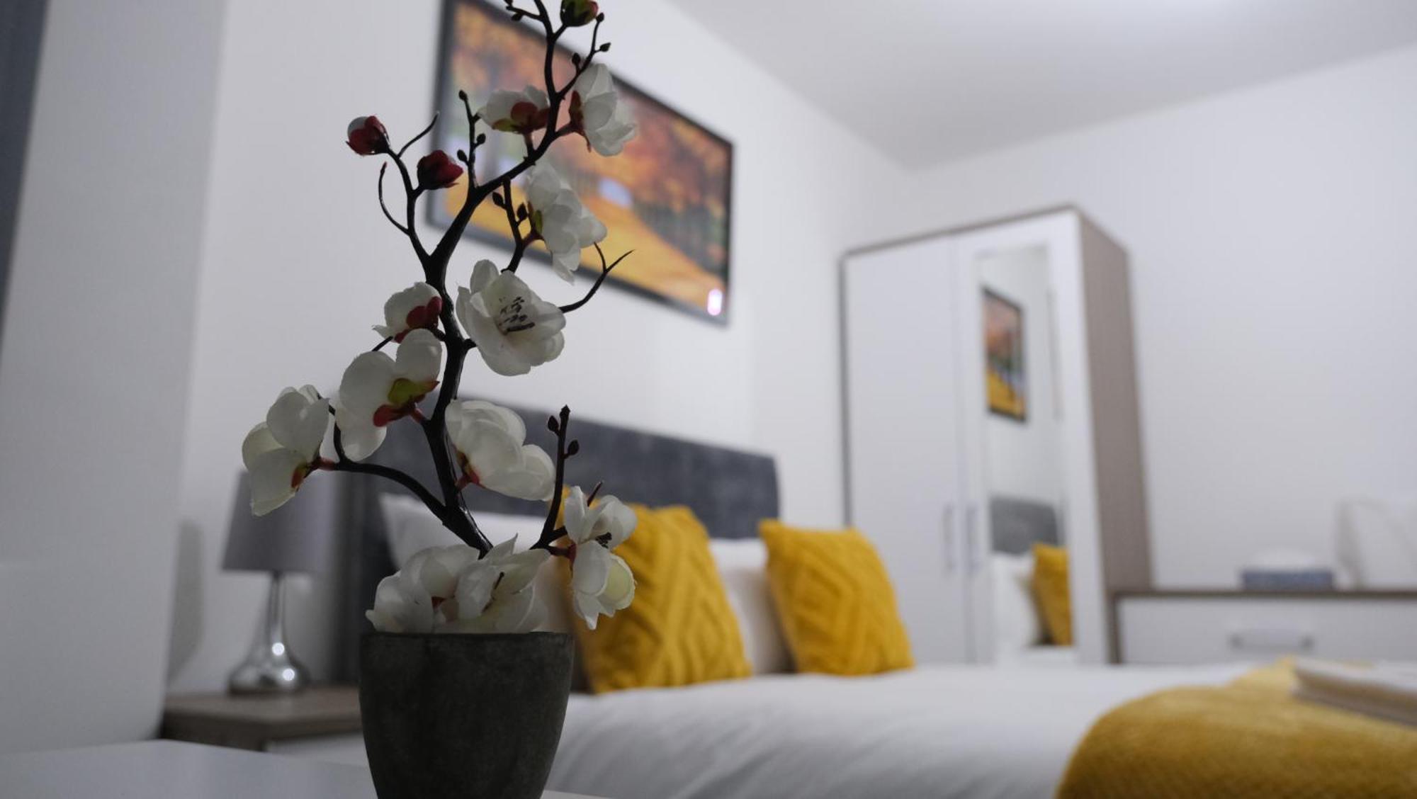 Modernized Three Bedroom House Near City Stadium, Attractions, City Centre - Sky N Netflix - Convenient Transport Manchester Exterior foto